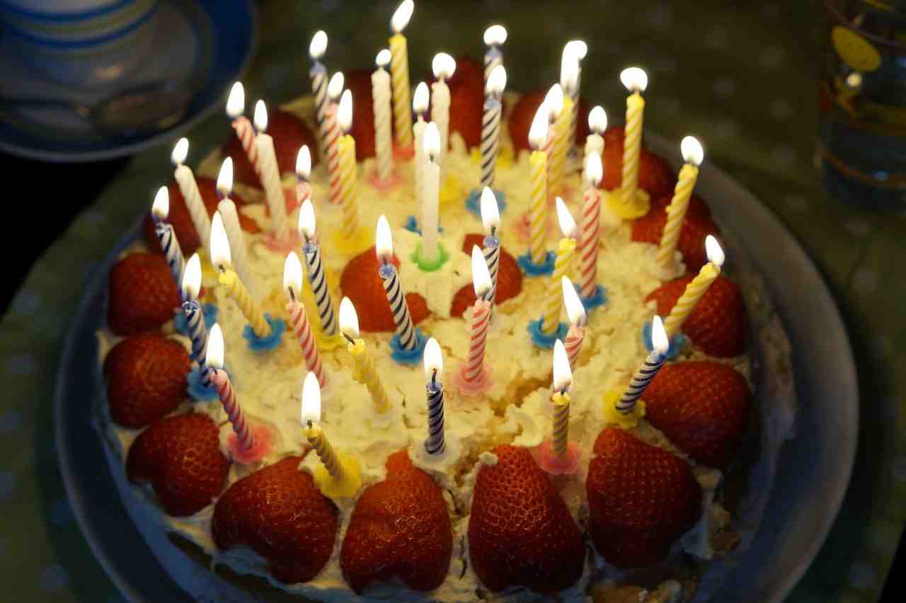 gâteau d'anniversaire, graver, bougies